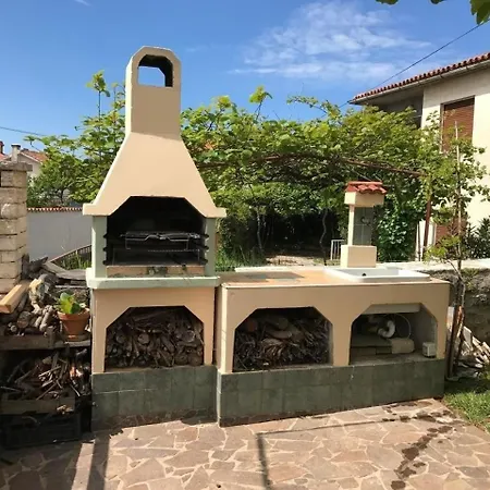 Tolles In Mit Grill, Terrasse Und Garten